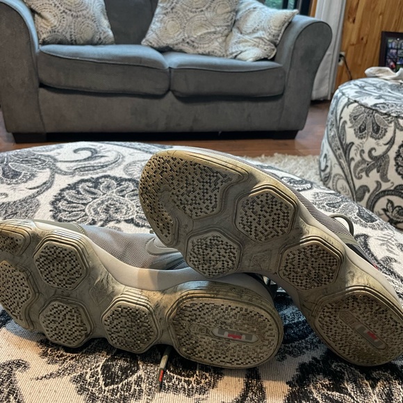 Lebron James Nike basketball shoes - Picture 5 of 7